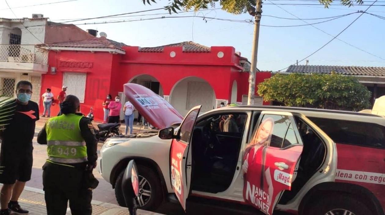 Operativo de la Policía frente al comando de la candidata.