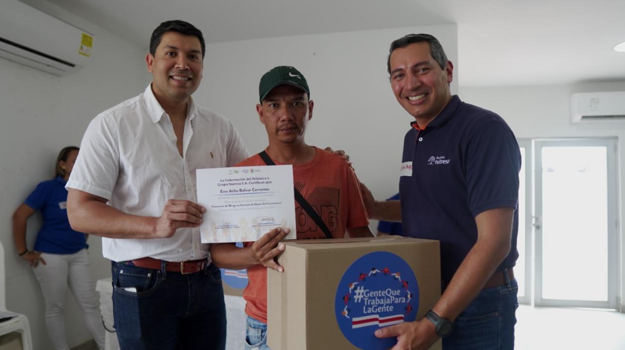 Entrega de los certificados de capacitación.