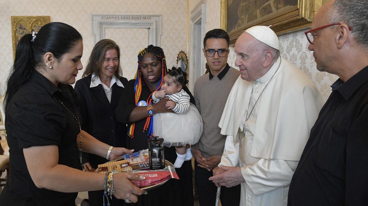 Miembros de la Mesa y el Papa Francisco.