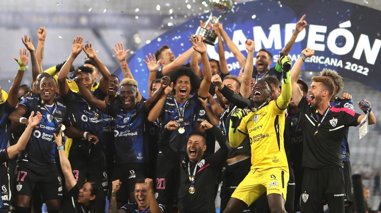 Jugadores de Independiente del Valle celebrando el título.