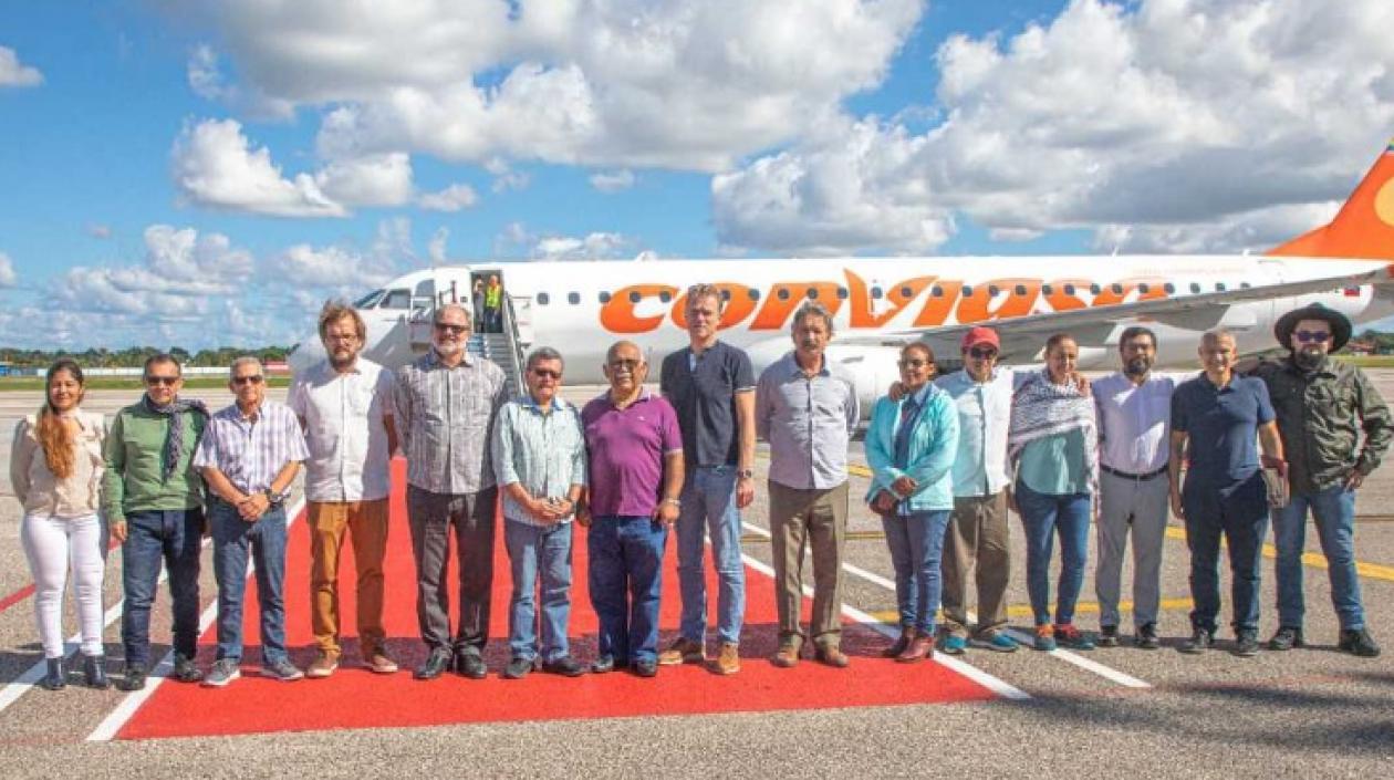 Los delegados del ELN rumbo a Venezuela.