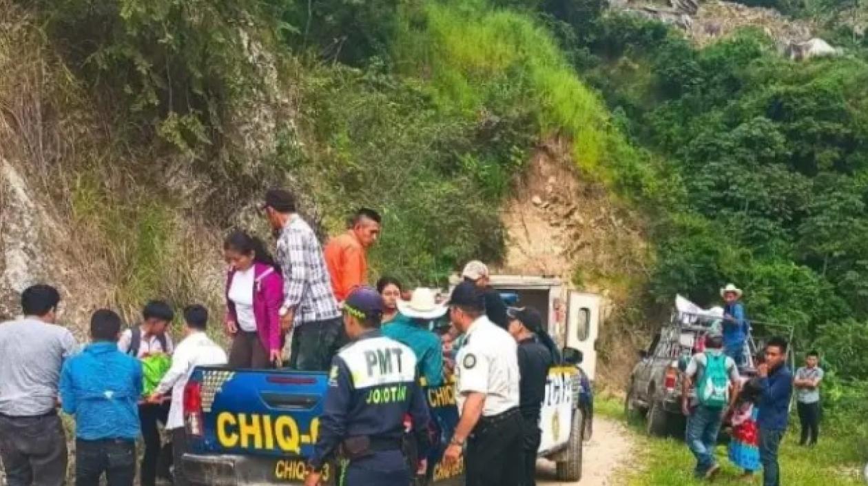 El rescate de cuerpos ha sido difícil por la topografía del terreno.