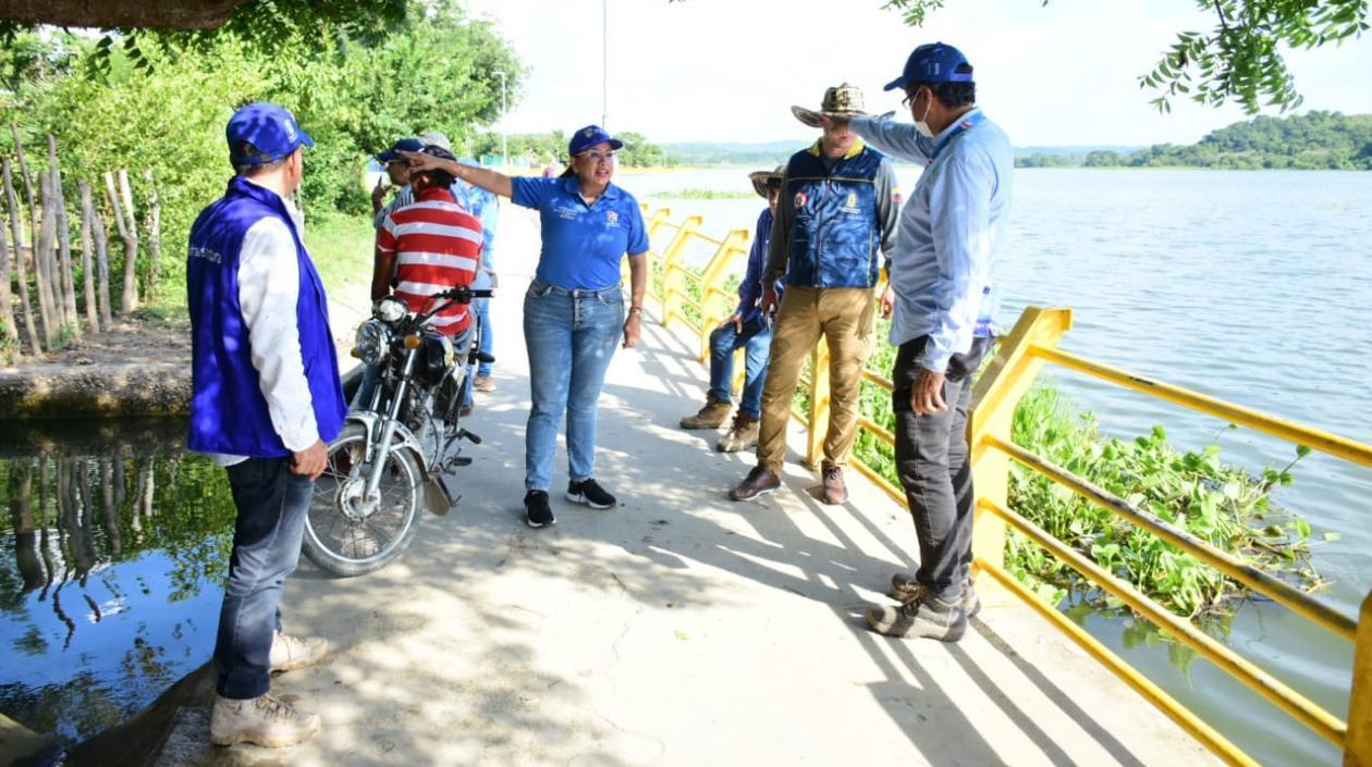 Recorrido de autoridades en el Embalse del Guájaro.