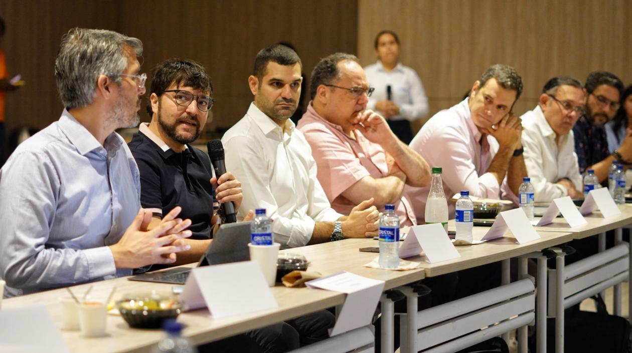 Reunión del Alcalde con gremios y políticos.