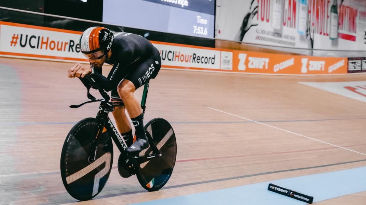 Filippo Ganna durante el récord de la hora. 