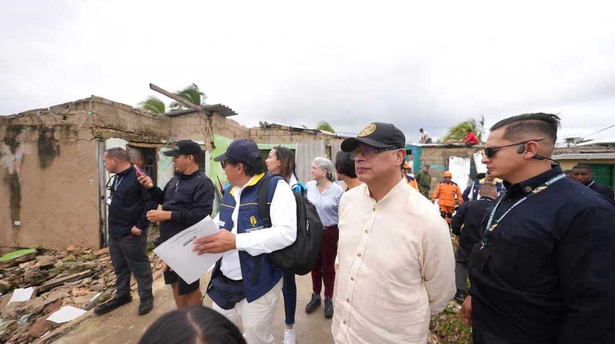 El Presidente Gustavo Petro recorriendo la isla de San Andrés.