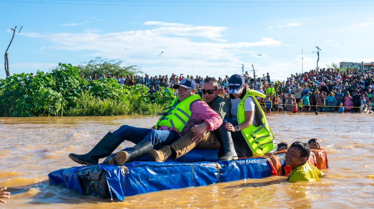 El Presidente Gustavo Petro en su recorrido por La Guajira.