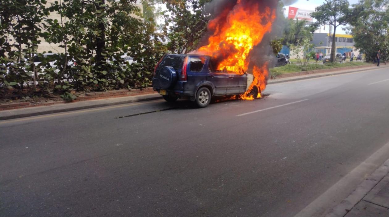 Incendio de camioneta. 