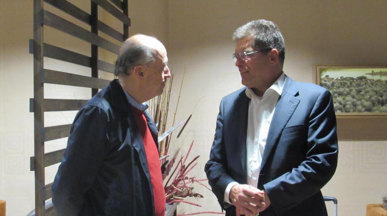 Canciller Álvaro Leyva y el Comisario de la UE, Janez Lenarcic.