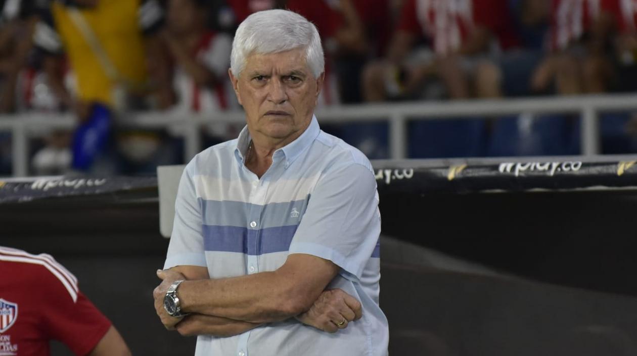 El entrenador de Junior, el colombo-uruguayo Julio Comesaña