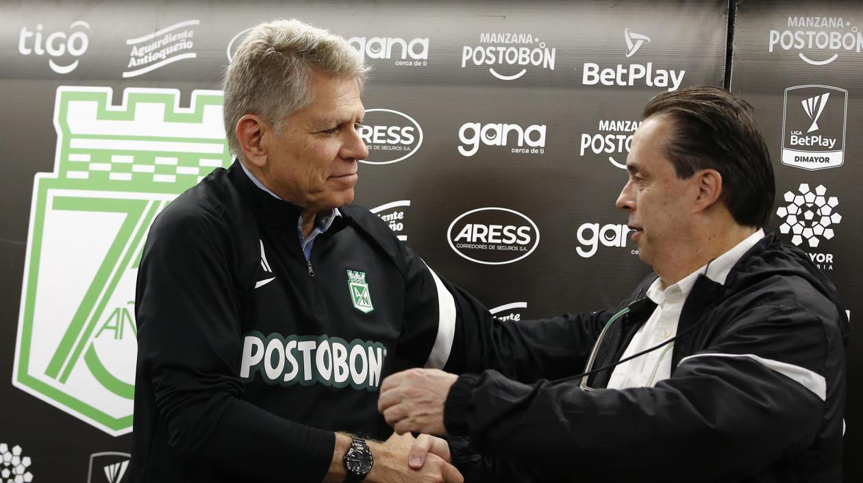 Paulo Autuori en su presentación en Nacional. 