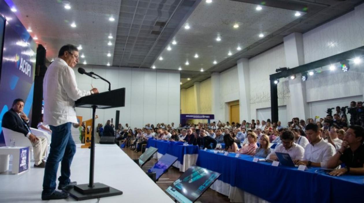 El Presidente Gustavo Petro durante su intervención en el Congreso de Acopi.