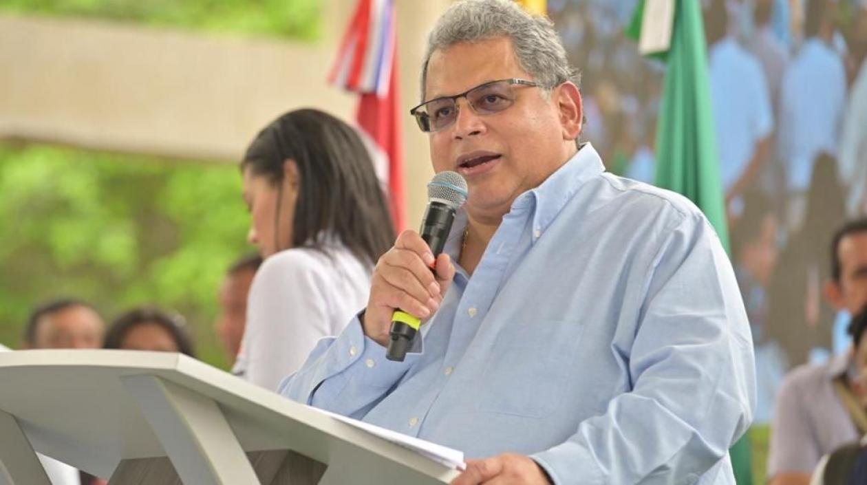 El Superintendente de Salud, Ulahy Beltrán, en la audiencia sobre el sector salud en La Guajira..