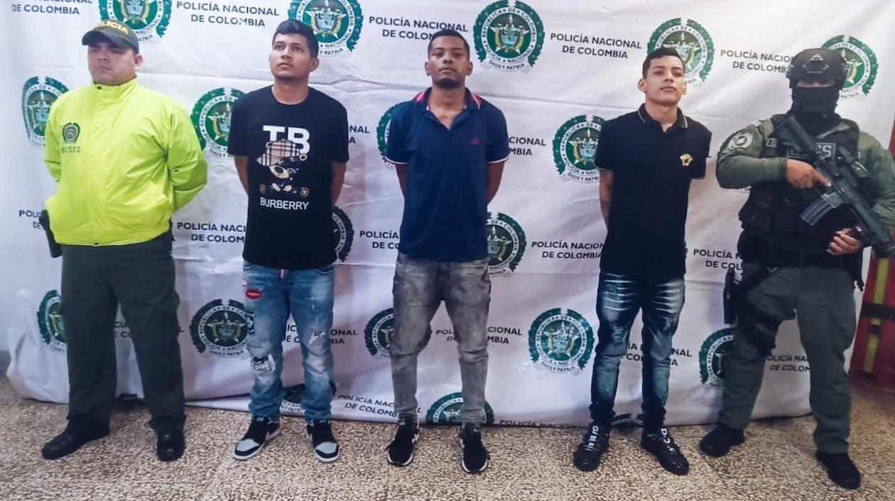 Los tres capturados.