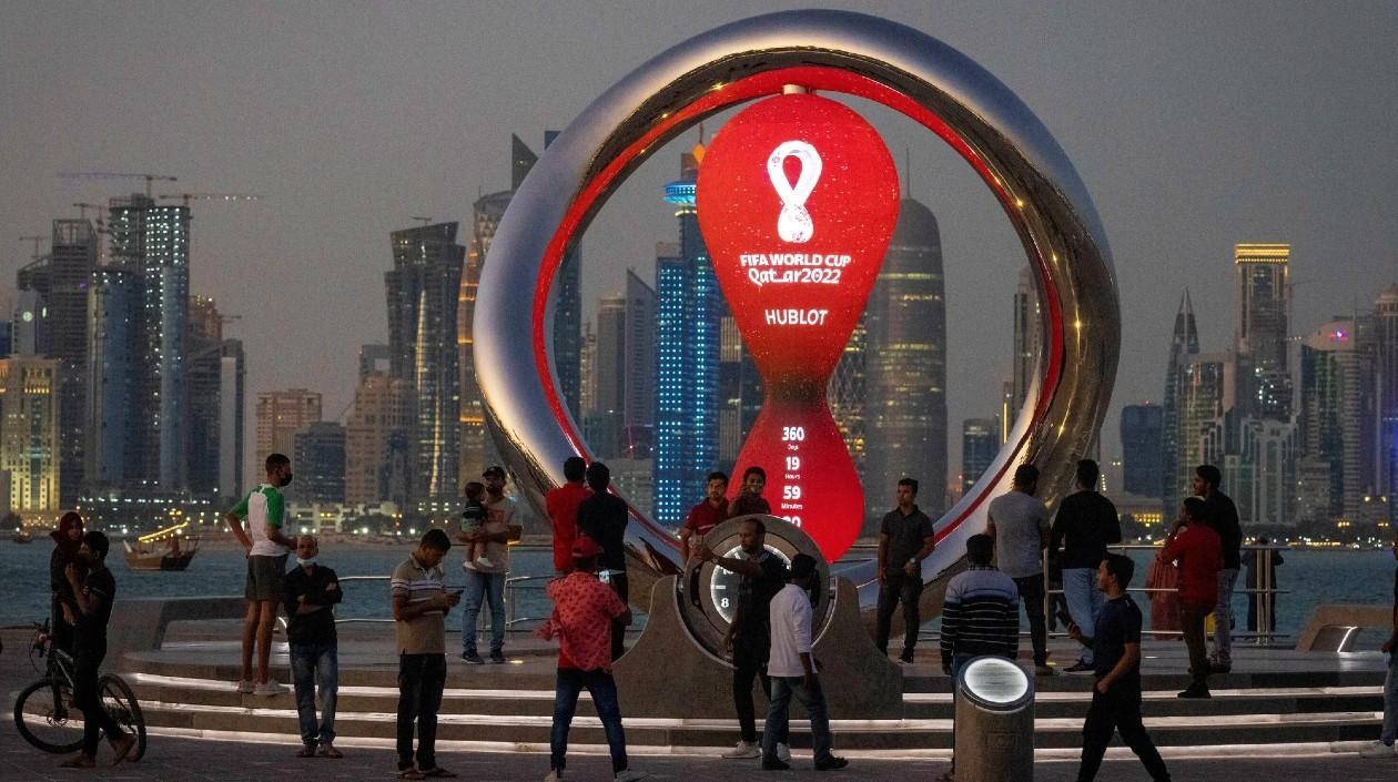 Hinchas en una plaza de Catar. 