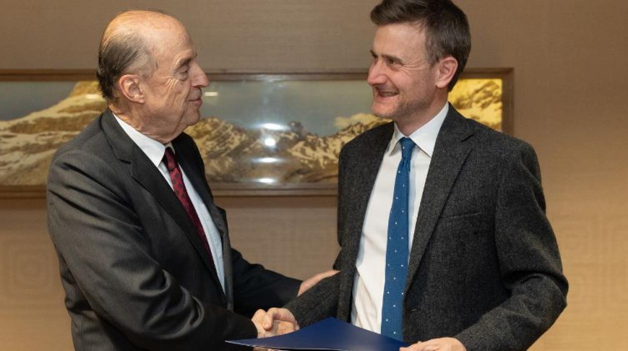 Álvaro Leyva Durán y George Hodgson.