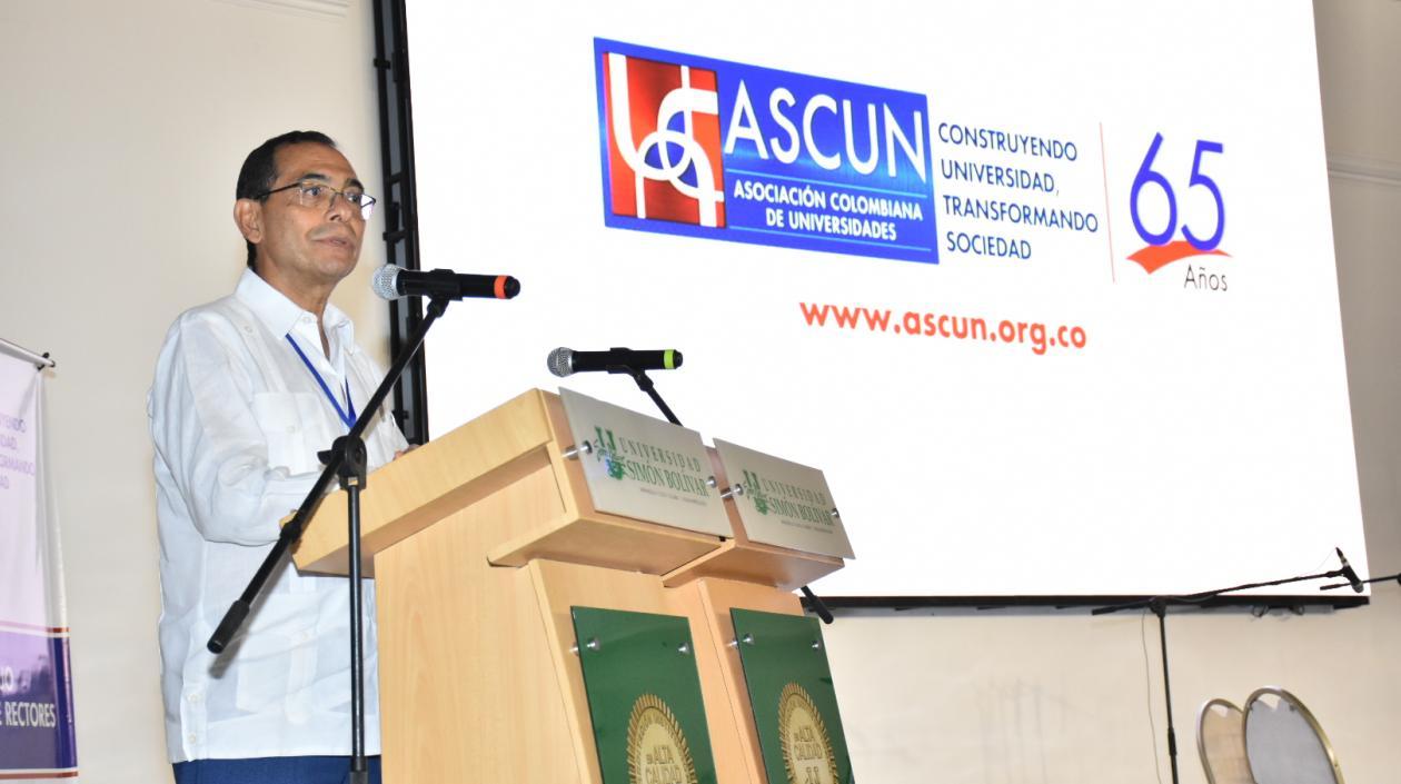 El rector de la Universidad Simón Bolívar, José Consuegra Bolívar.