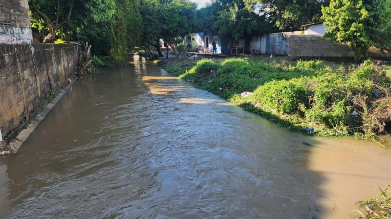 Caño desbordado en el municipio de Fundación. 