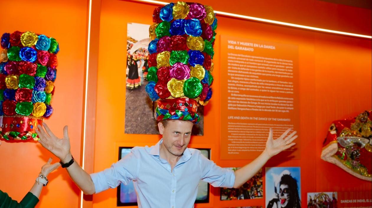 Embajador británico en Colombia George Hodgson.