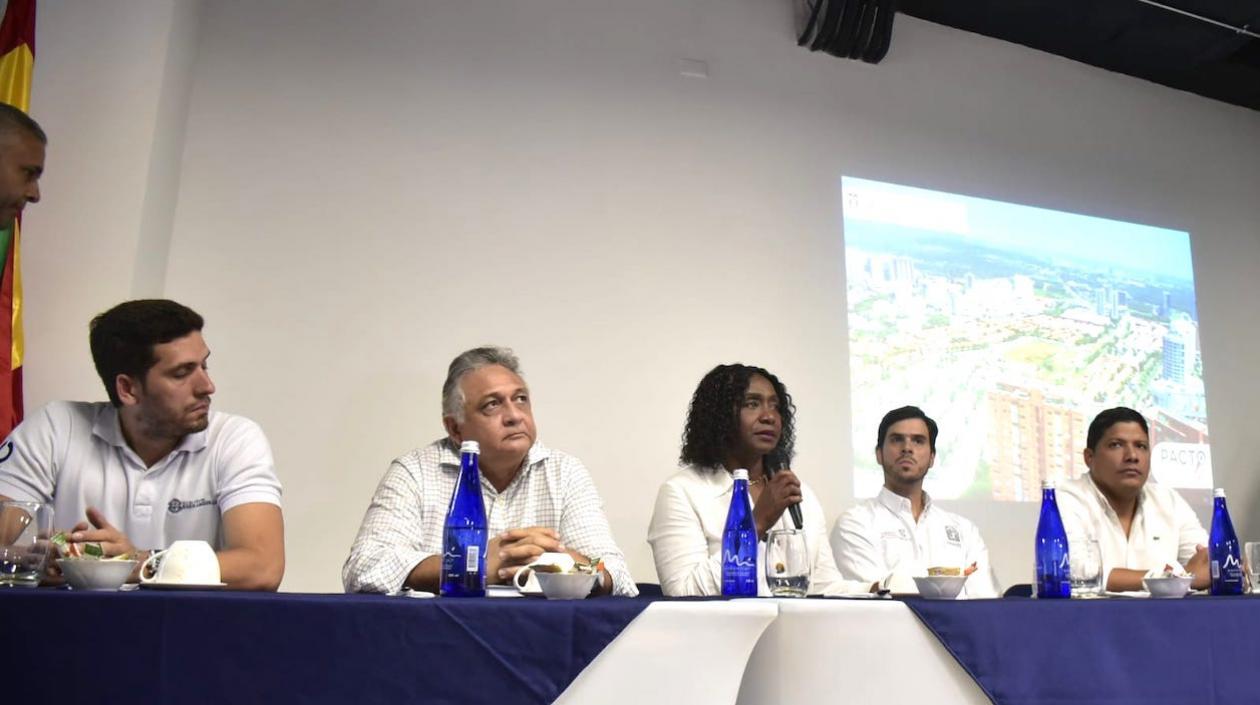 La Ministra María Isabel Urrutia instalando el evento.