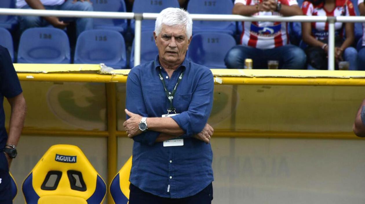 Julio Comesaña, entrenador del Junior. 