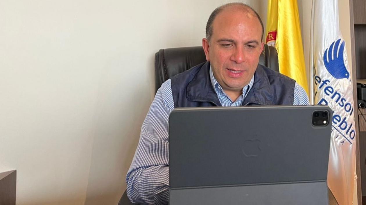 El Defensor del Pueblo, Carlos Camargo.