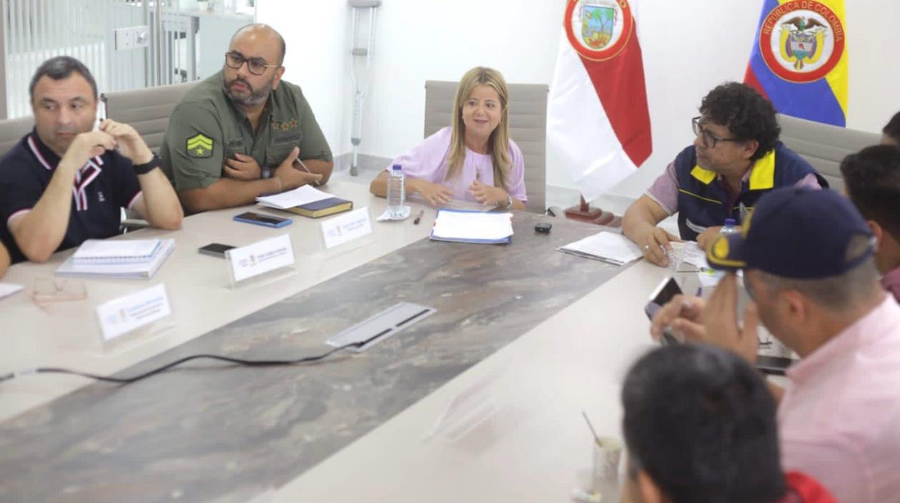 La Gobernadora Elsa Noguera presidiendo la reunión.