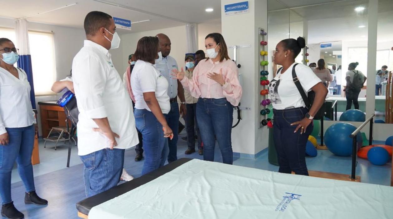 La ministra de Salud, Carolina Corcho, en la visita de este sábado a Quibdó.