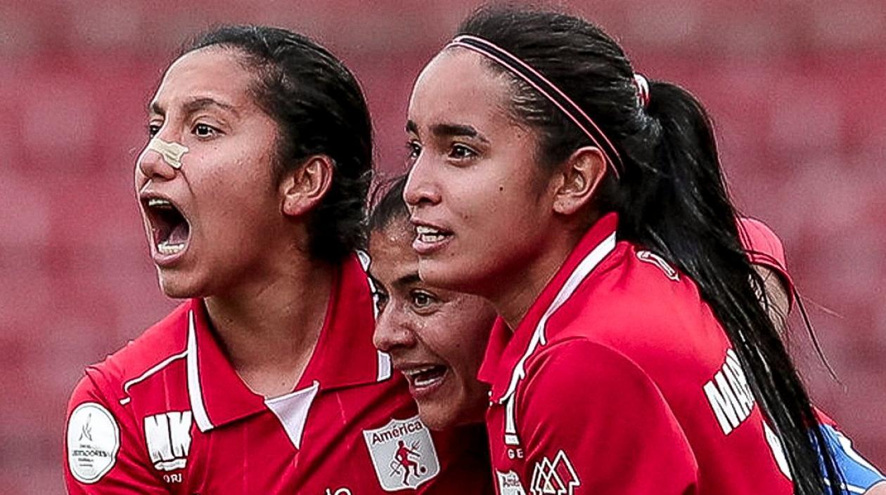 Celebración de jugadoras del América.