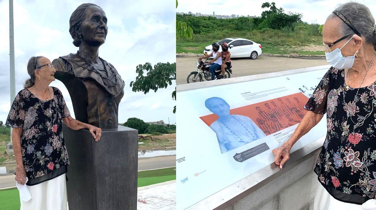 Carmen Mejía Lavalle frente al monumento de su madre en la Ventana de Campeones.