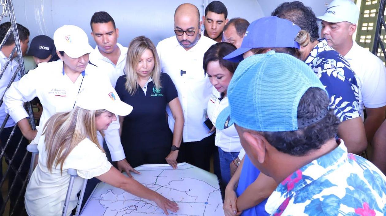 La Gobernadora Elsa Noguera analizando la situación del sur.