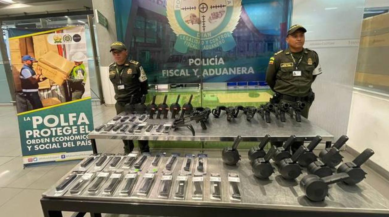 Material incautado al teniente coronel Jorge Esteban Bautista López.