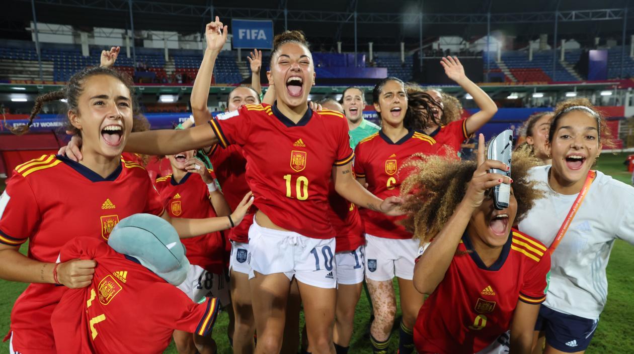 Jugadoras de España celebran el paso a la final. 