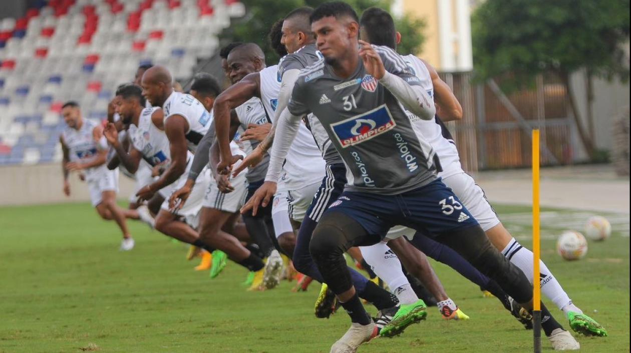 Jugadores de Junior en un entrenamiento. 