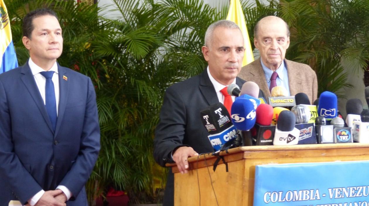 El gobernador del estado fronterizo de Táchira, Freddy Bernal.