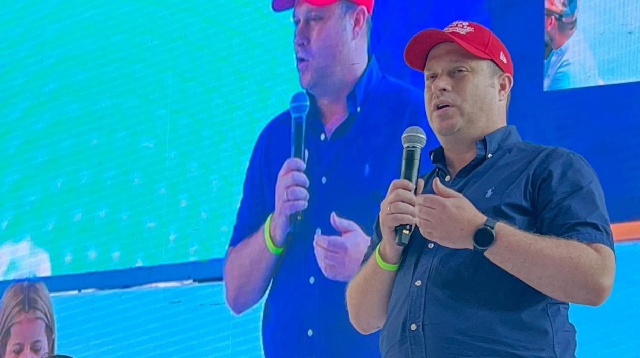 El gobernador de Sucre, Héctor Olimpo Espinoza