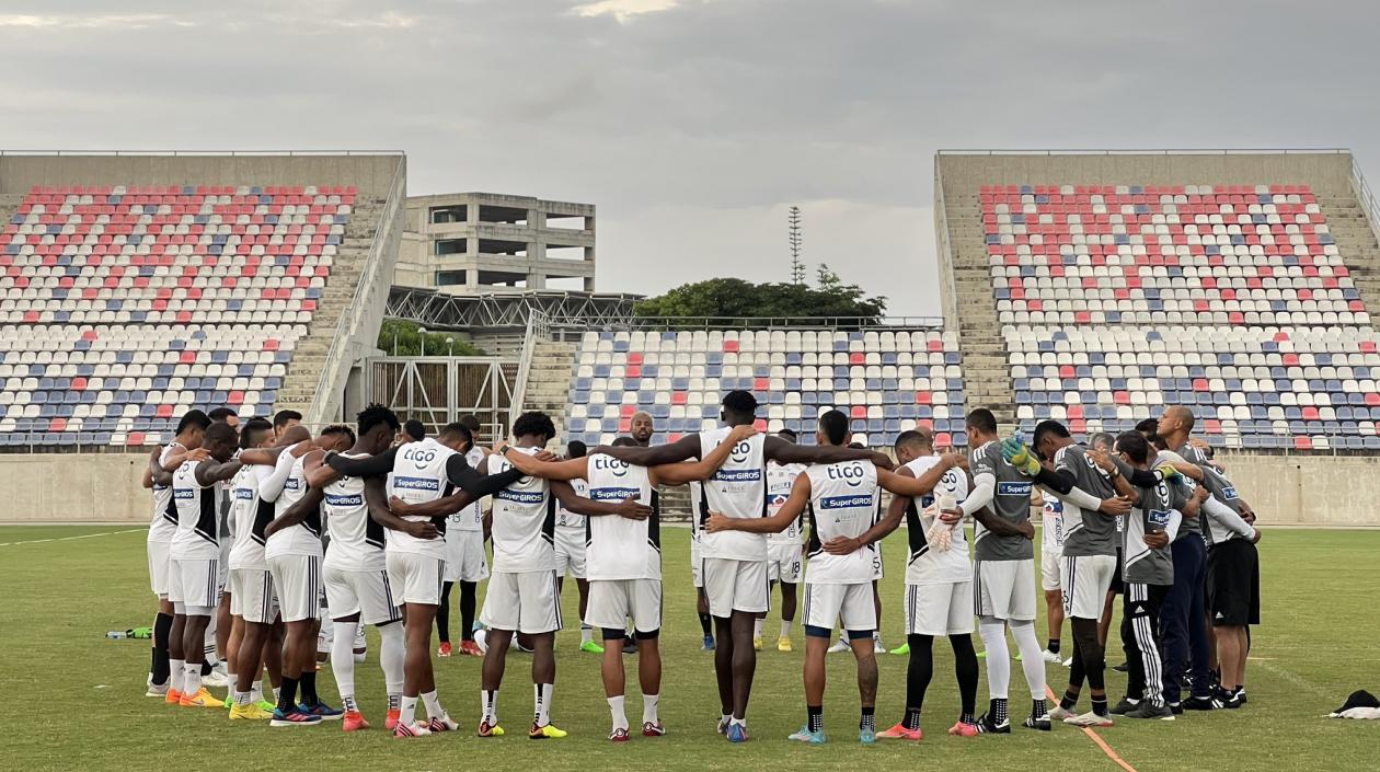 Jugadores de Junior durante el entrenamiento. 