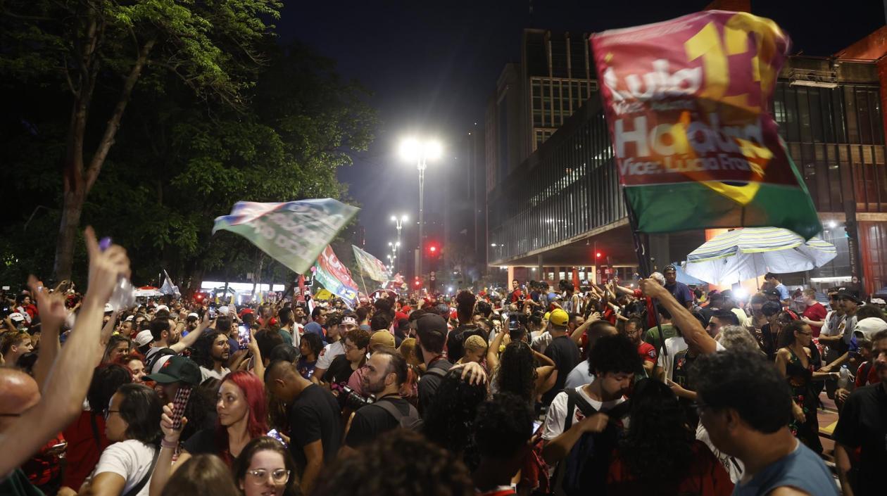 Seguidores de Lula da Silva celebran los resultados de este domingo.