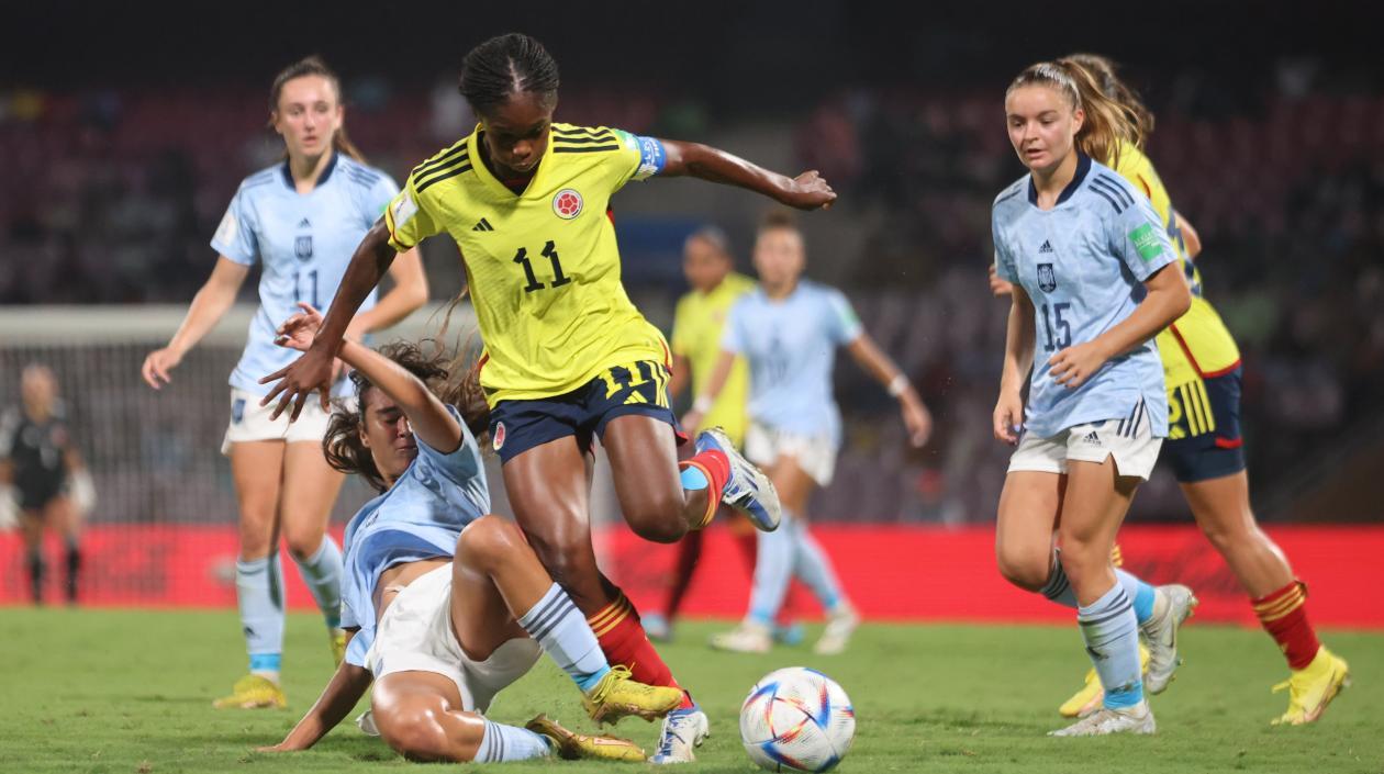 Linda Caicedo en acción, durante la final. 