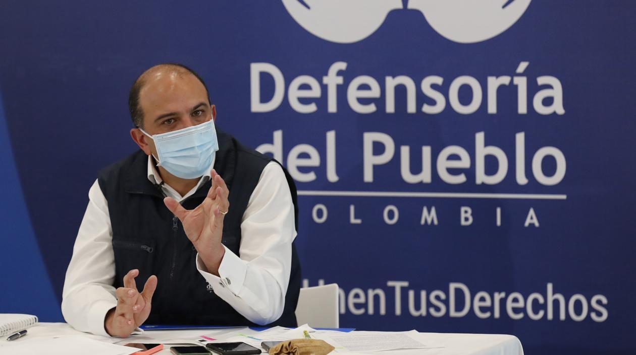 El Defensor del Pueblo Carlos Camargo.