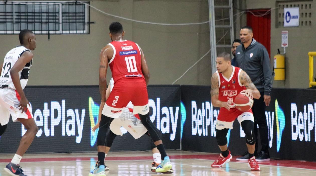 Jonathan Rodríguez y Tony Trocha fueron las figuras del partido. 