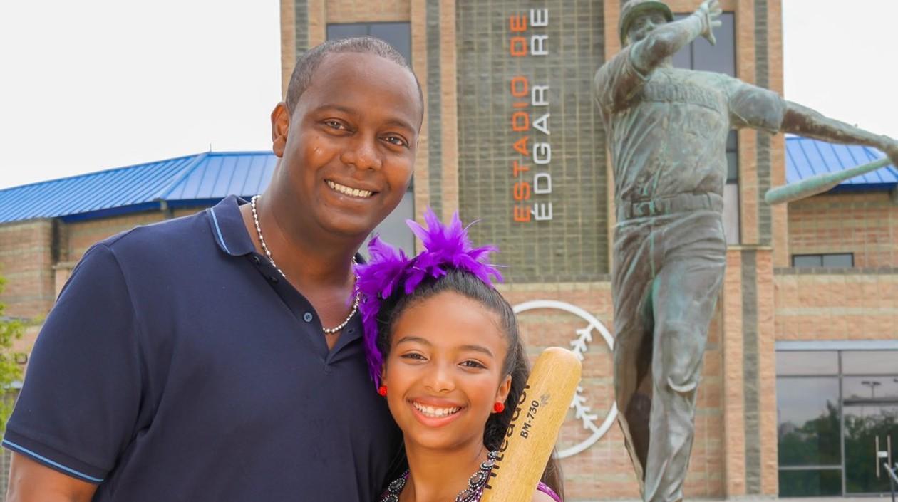 Édgar Rentería y su hija Tahiana Rentería, reina de Carnaval Infantil 2022. 
