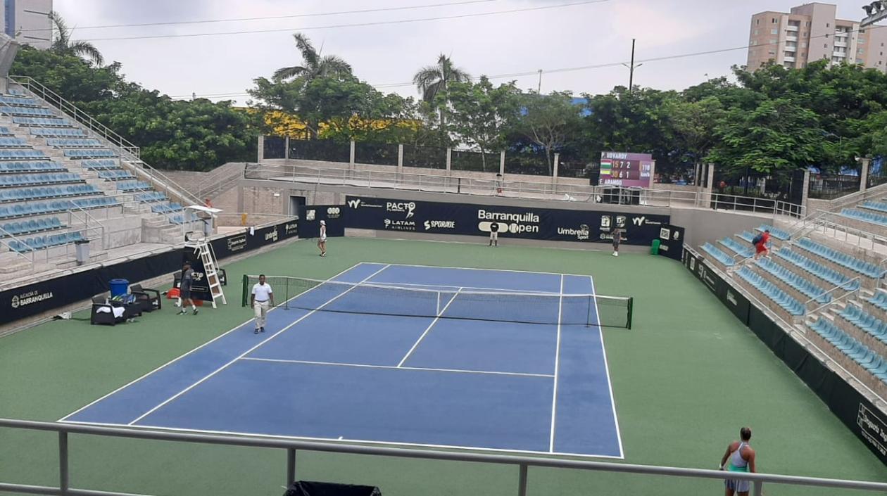 Cancha principal del parque de Raquetas María Fernanda Herazo. 