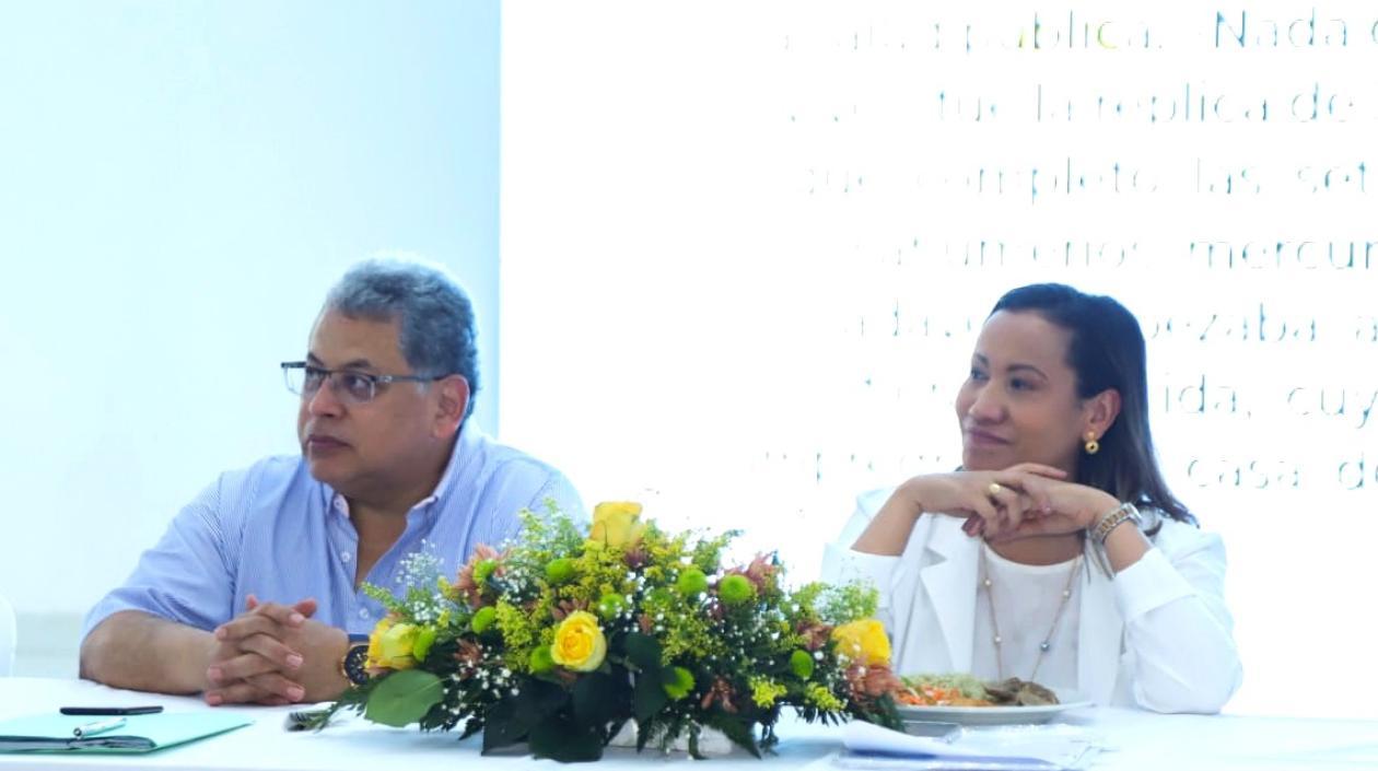 El Superintendente y la Ministra de Salud durante el acto en Aracataca.