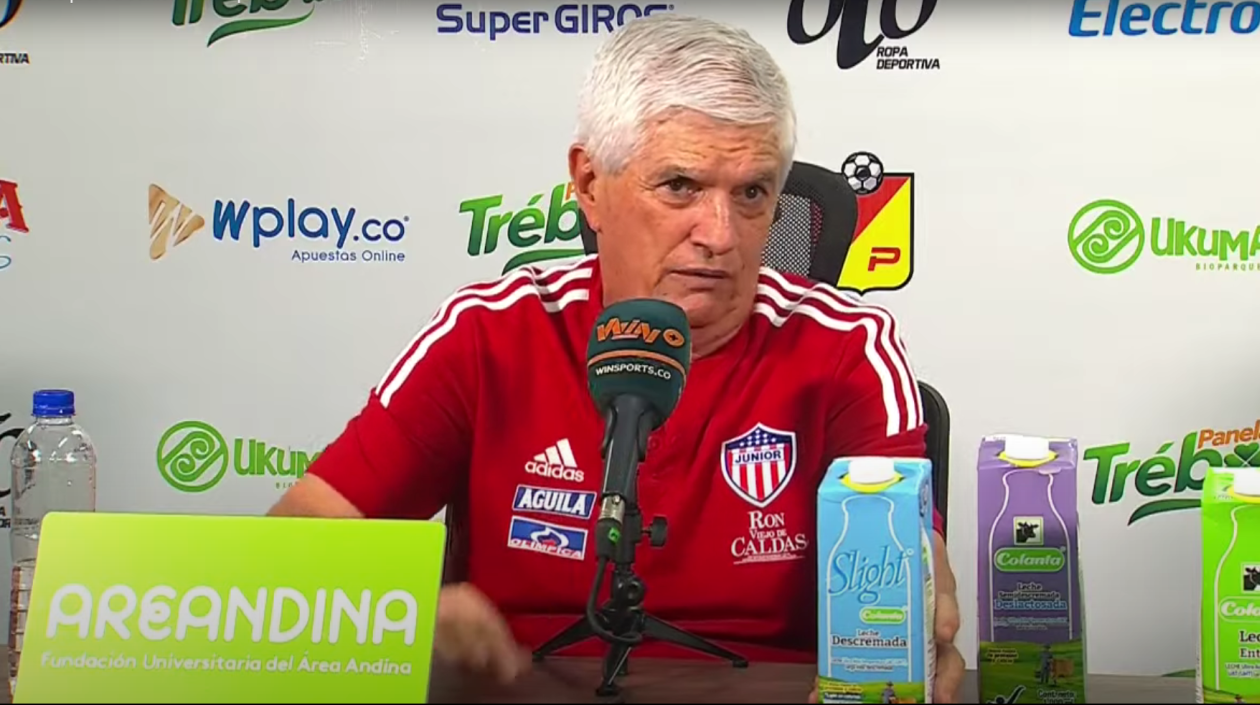 Julio Comesaña, entrenador de Junior. 