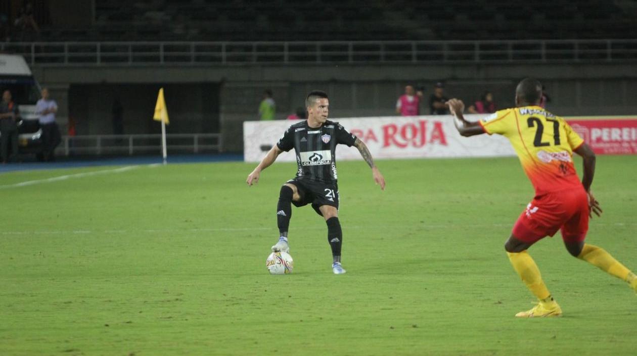 Walmer Pacheco enfrentando la marca de Jimer Fory.