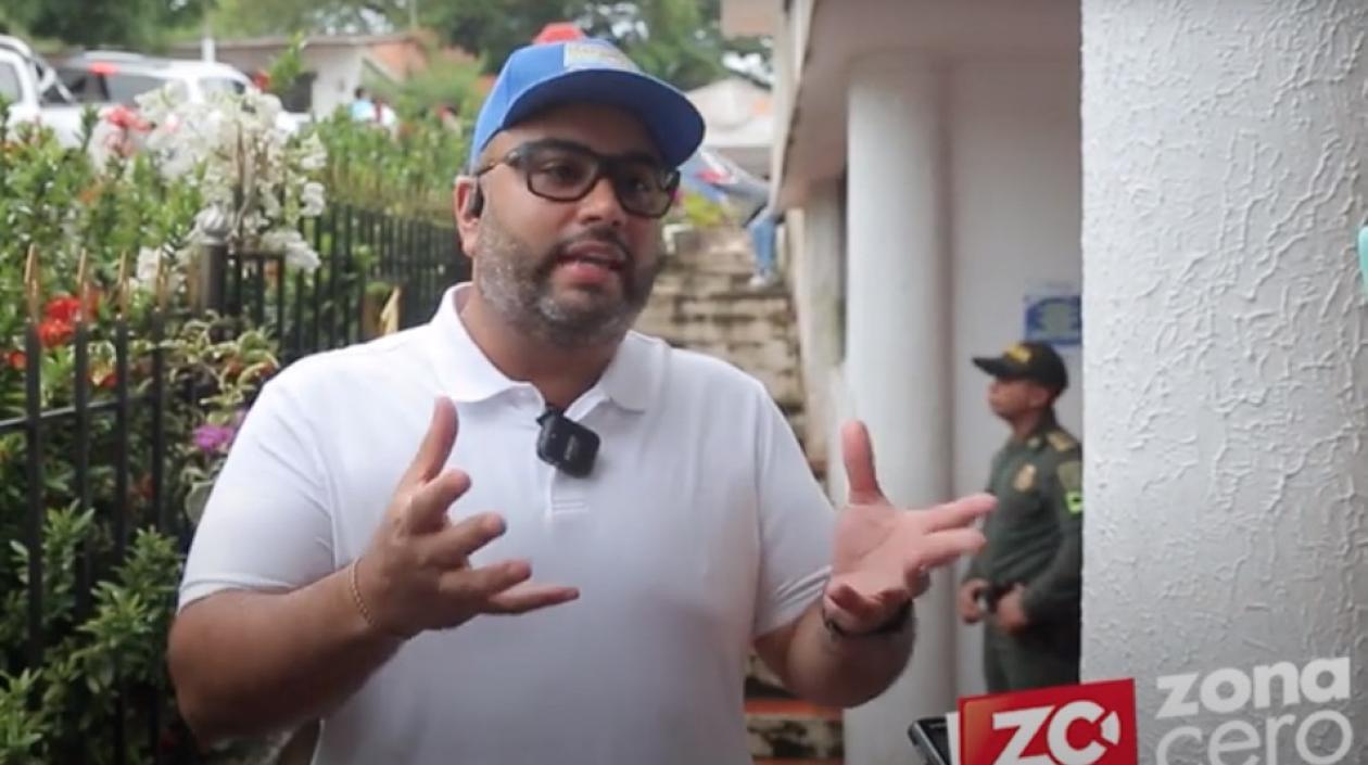 El Director de la CRA, Jesús León Insignares, explicando el proceso.