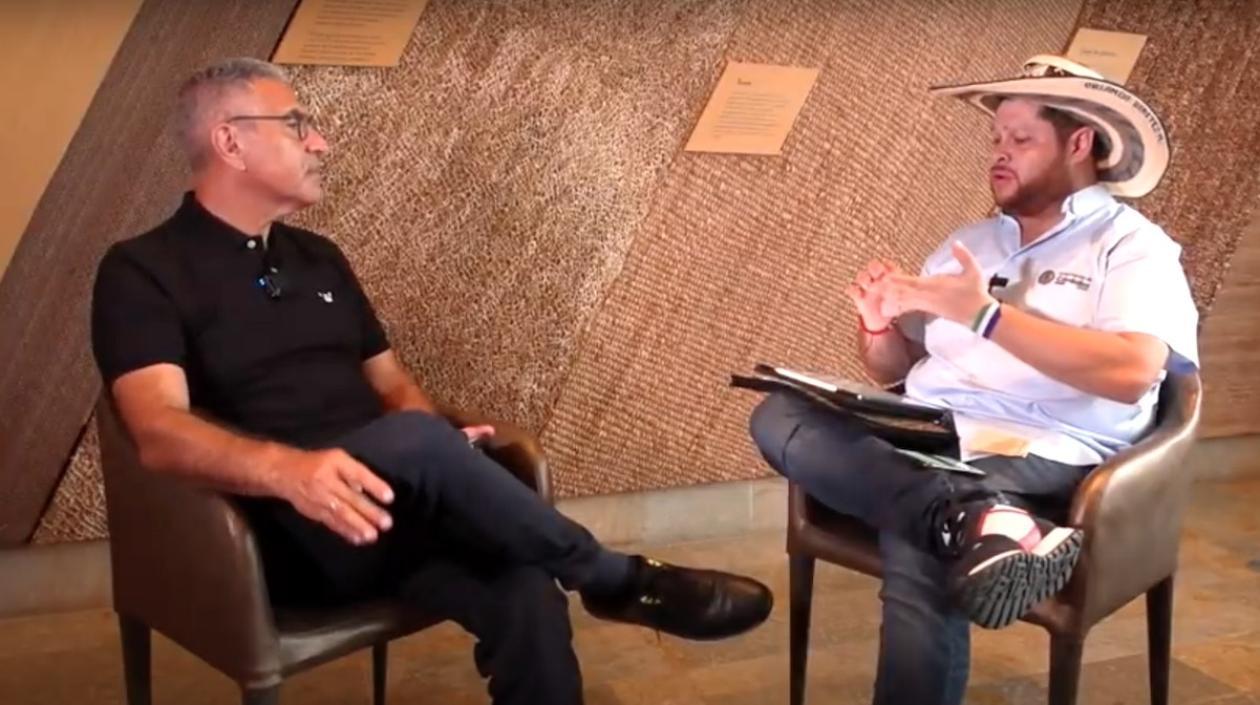 El periodista Jorge Cura con el Gobernador de Córdoba Orlando Benítez.