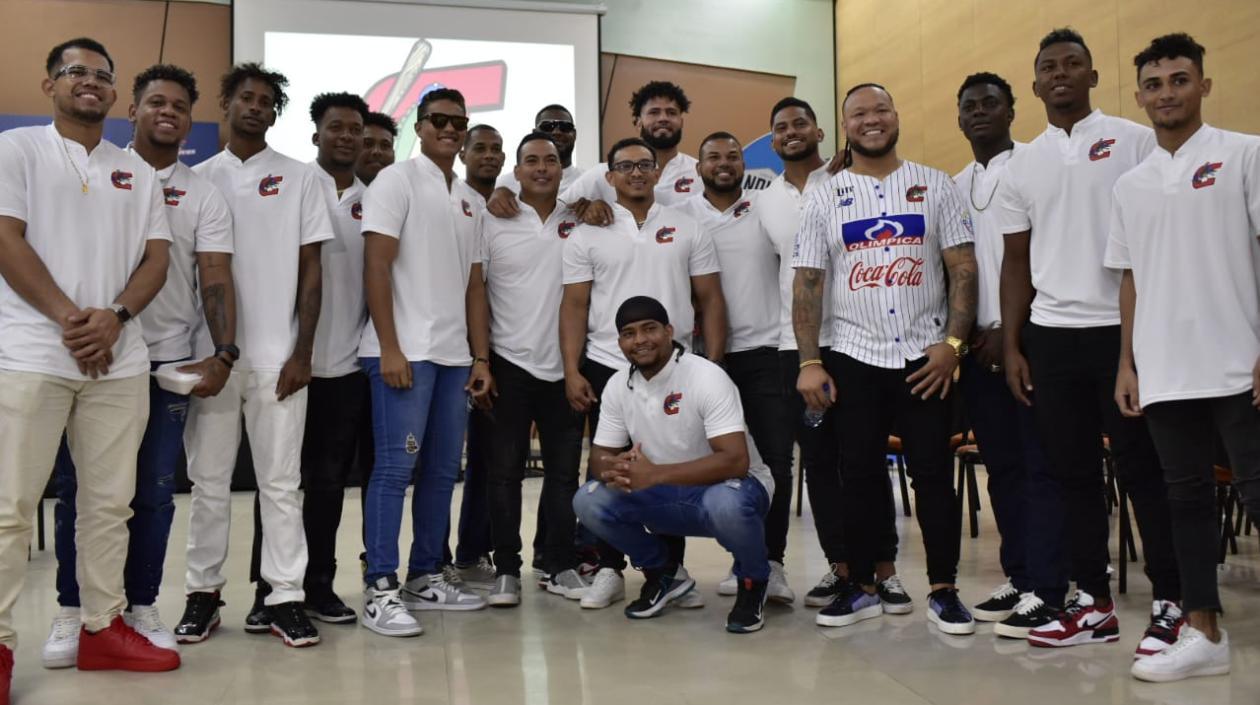 Peloteros de Caimanes para la temporada.