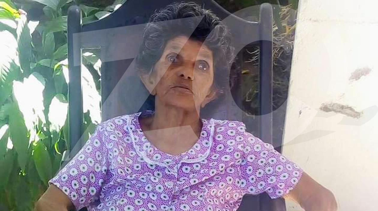 Doña Magola Jiménez y el cortejo fúnebre saliendo a Aguas Vivas.